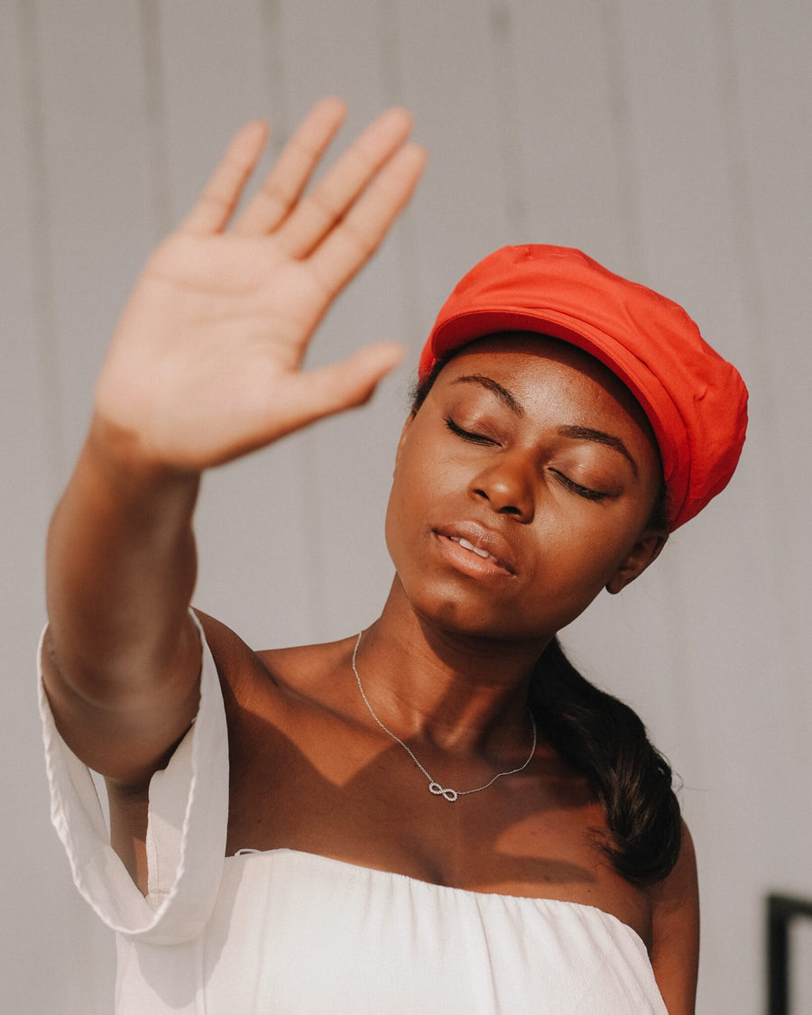 Woman with red hat, sunlight