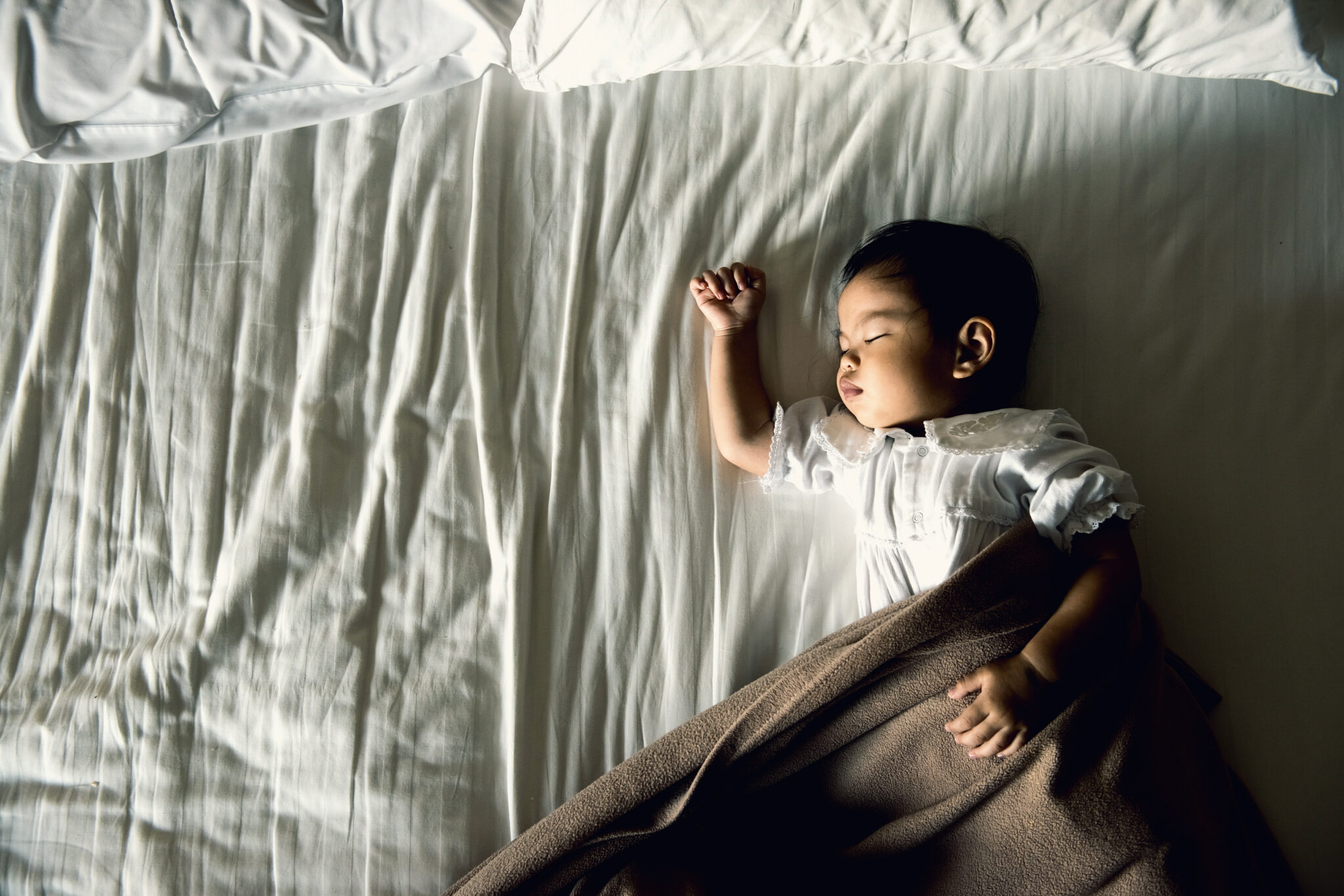 How to Use Light to Help Your Baby Create a Sleep Schedule